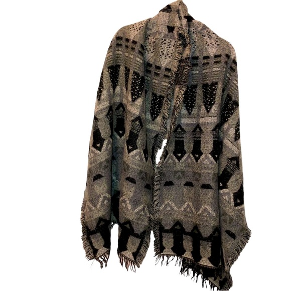 Anthropologie Sleeping on Snow gray black arrowhead print COZYBlanket Sh… - Picture 1 of 5